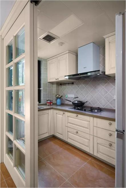 news-What color is good for the kitchen door-Runcheng Chuangzhan-img-4